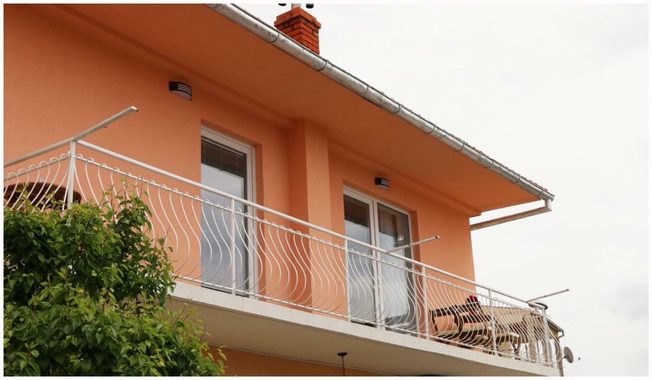 פרימוסטן Apartman Loretta מראה חיצוני תמונה